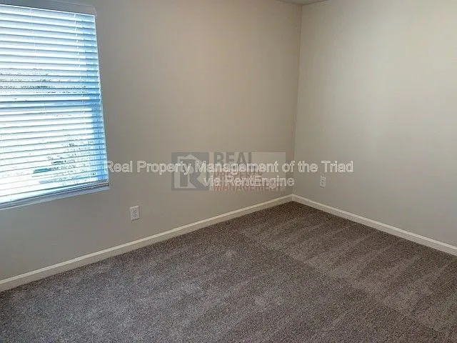 3901 Vershire Ave — Photo 6