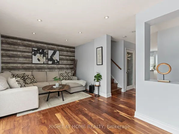 120 Falconer Dr #25, Mississauga, ON L5N 1P5