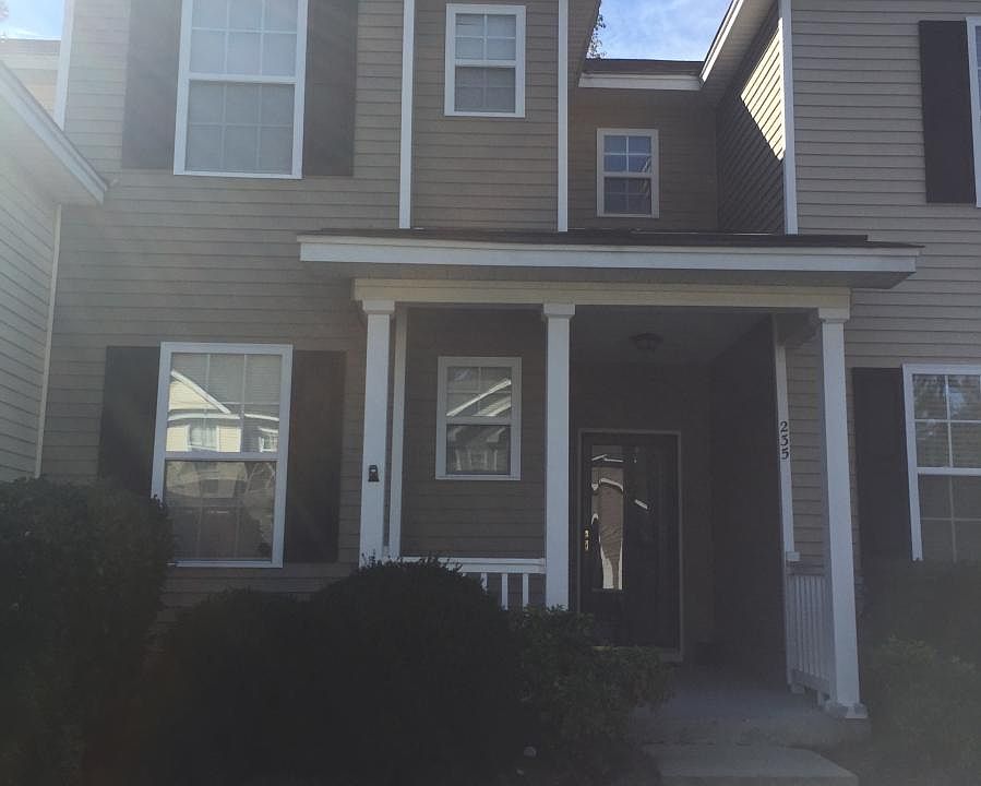 Front w/ 2 dedicated paring spots