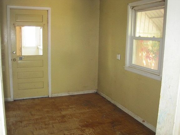 4th image of 138 N Louisville Ave