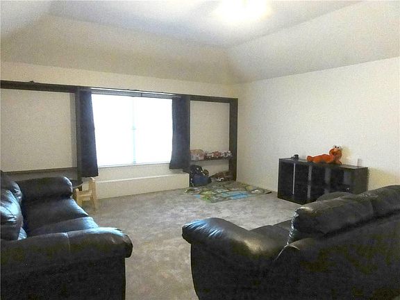 5th image of 4904 Tulip Ln