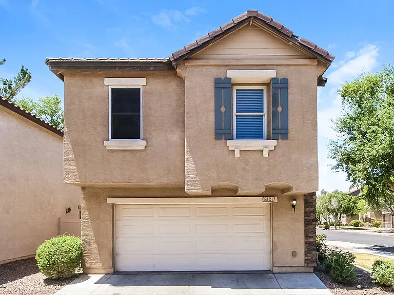 2121 E Huntington Dr — Photo 17