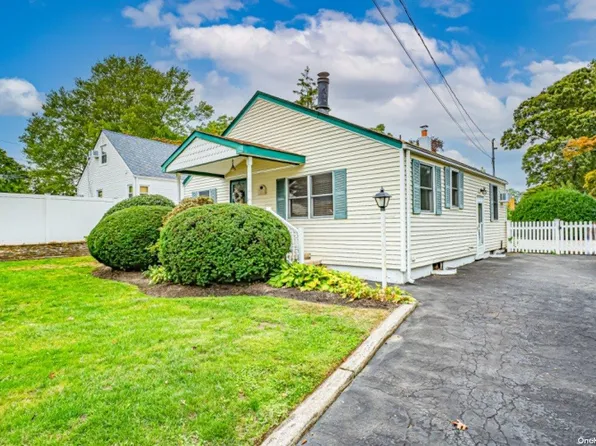 11 Oak Street, Nesconset, NY 11767