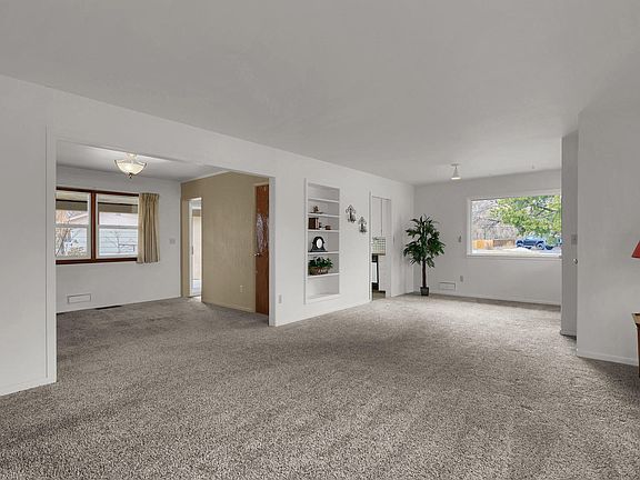 5th image of 1077 E La Salle St