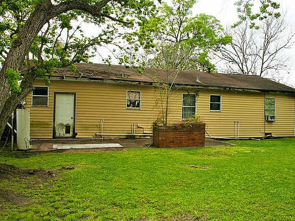 5th image of 132 Lakewood Dr
