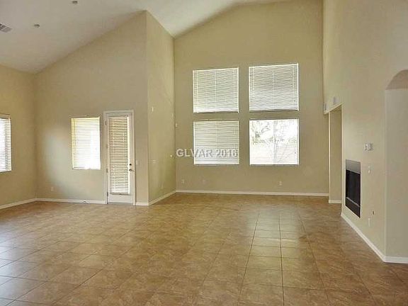 5th image of 930 Roseberry Dr