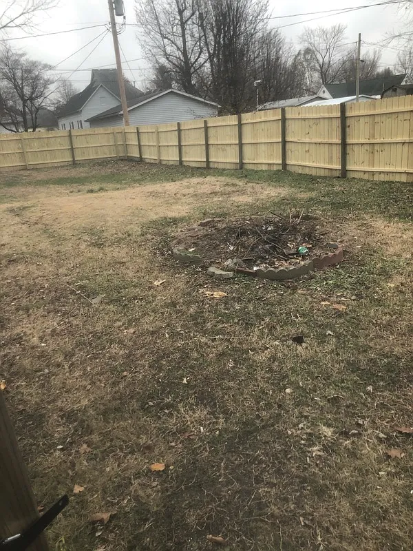 3 bed, 1.0 bath, 1100 sqft, $1,300 — Photo 2