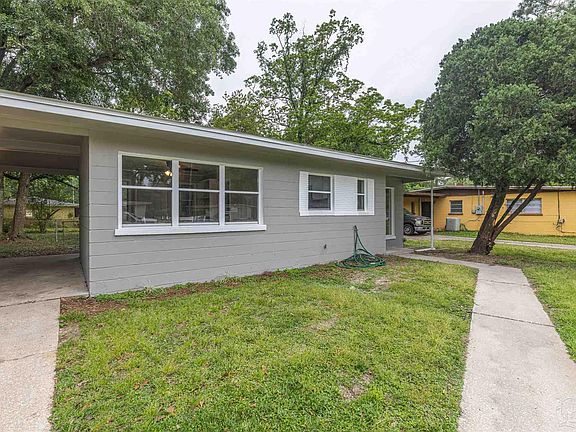 4th image of 210 Saint Regis Dr