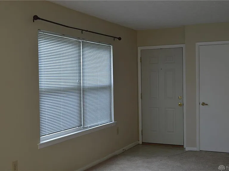 1217 Robbins Run Ct — Photo 2
