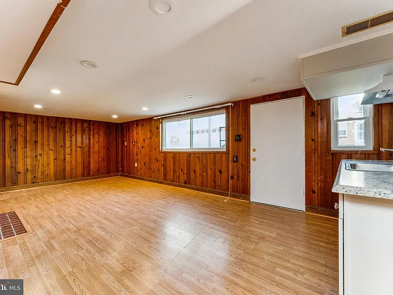 5424 Ferndale St — Photo 25