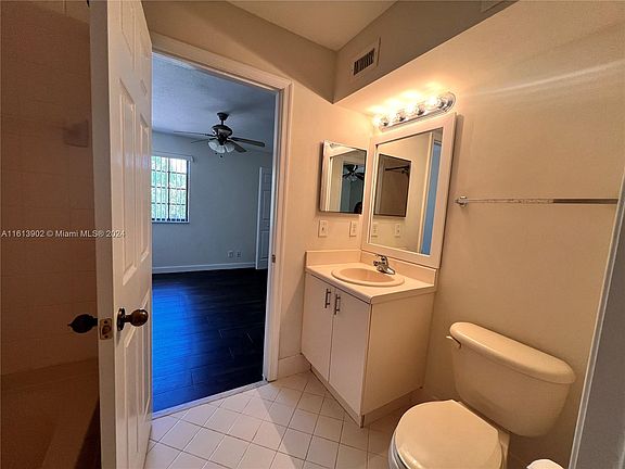 5th image of 4014 Peppertree Dr #4014