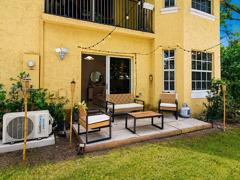 8940 NE 8th Ave #1201 — Photo 15