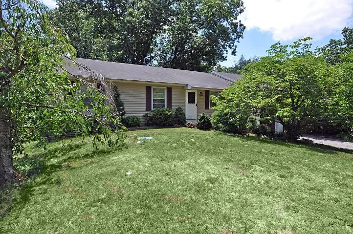 659 Anderson Rd photo 1
