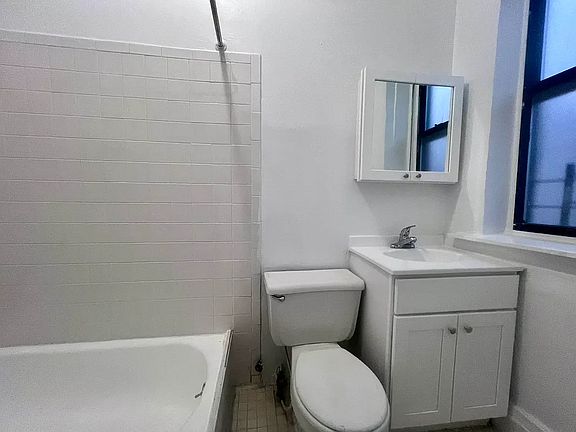 5th image of 1492 Amsterdam Ave #61