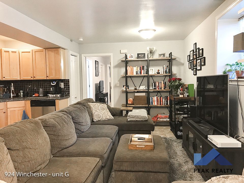 1st image of 924 N Winchester Ave #1733141