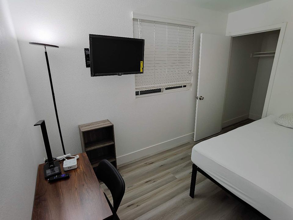 1st image of 3721 S San Pedro St #1/6