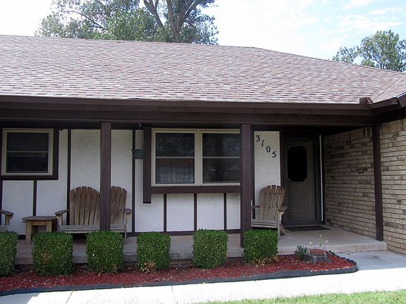 Nice sized front porc