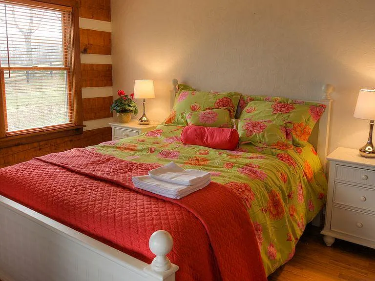 2nd bedroom ( no bed, partially furnished only)