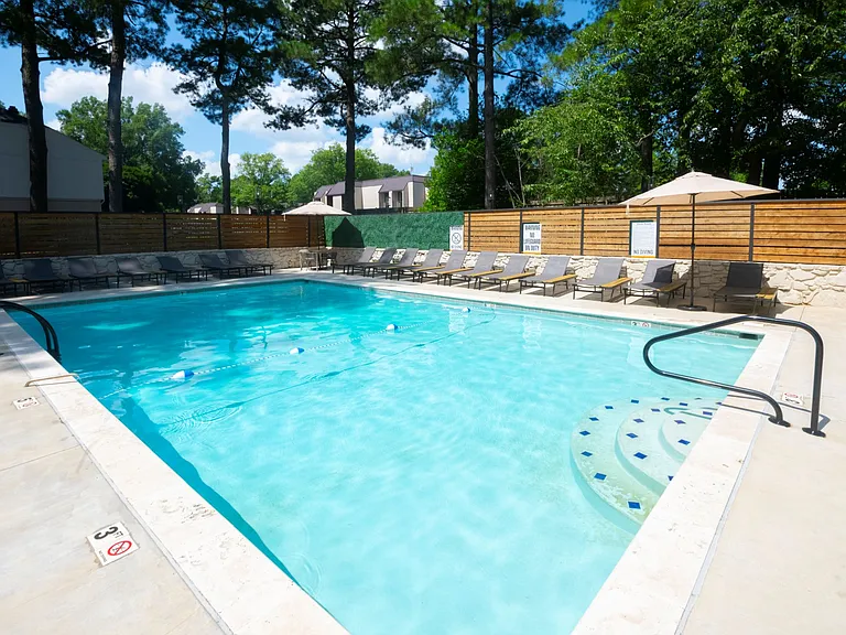 The Garden District Apartments — Photo 13