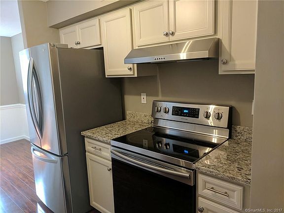 4th image of 73 Hollister Way N #73