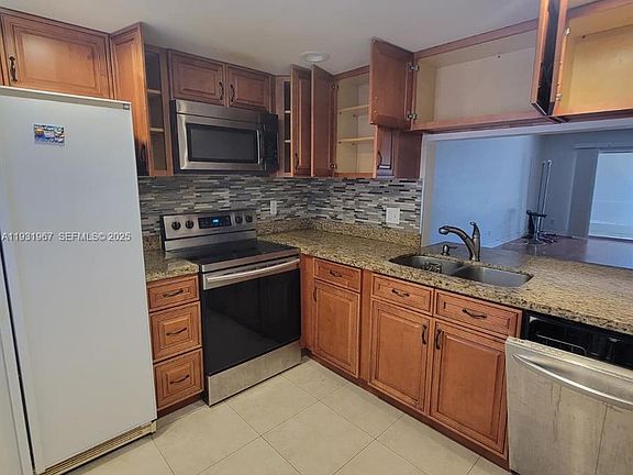 3rd image of 4321 NW 9th Ave APT 102