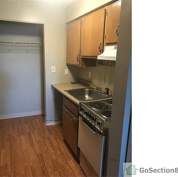 2nd image of 201 Essex St #St0