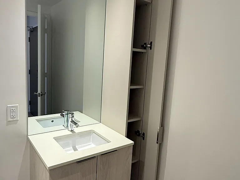 448 Burnhamthorpe Rd W #4710 — Photo 8