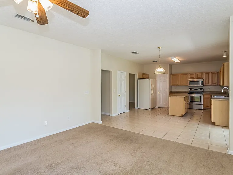 341 W Tropical Trce — Photo 2