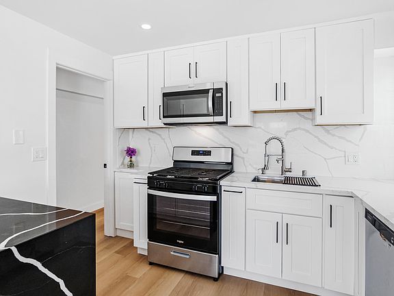 5th image of 274 Cliff Dr APT 4