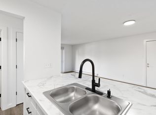 4214 Hubbell Ave APT 16, Des Moines, IA 50317