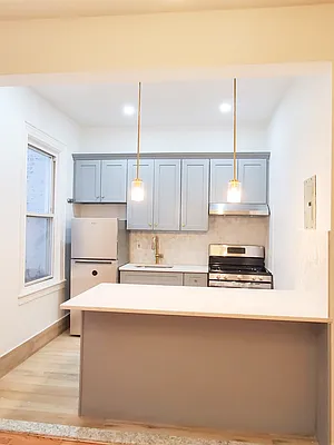 Rented by Realty 2000 Corp | media 7