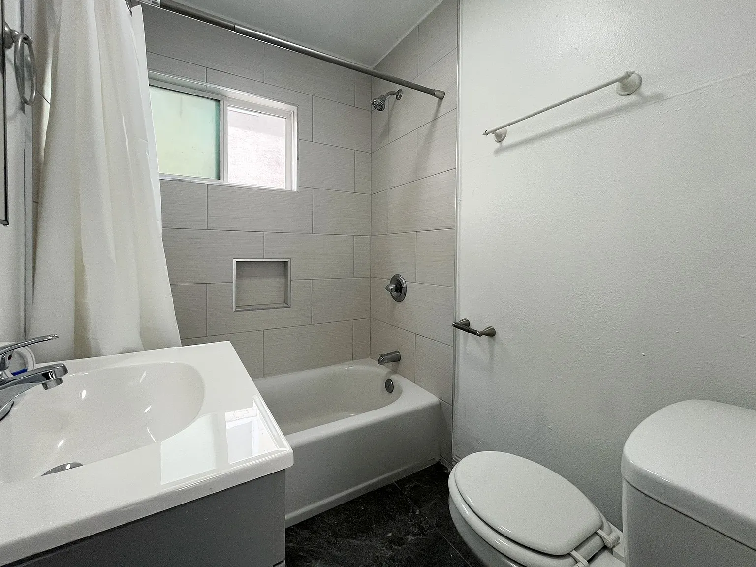 12312 Manor Dr — Photo 4