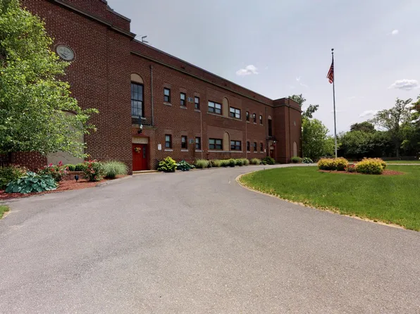 215 Kings Hwy, West Springfield, MA 01089