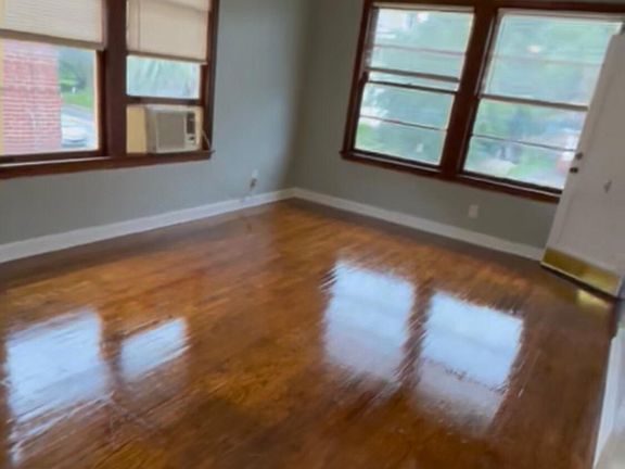 2nd image of 2338 Oak St APT 3