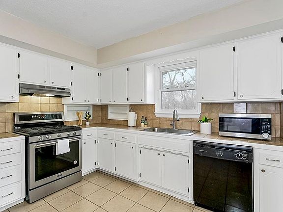 2nd image of 2846 N 48th Ter