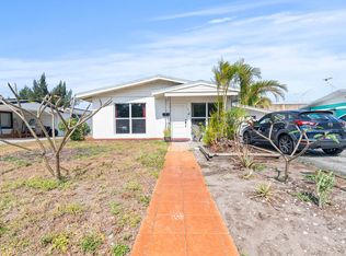 933 S Ridge St, Lake Worth, FL 33460
