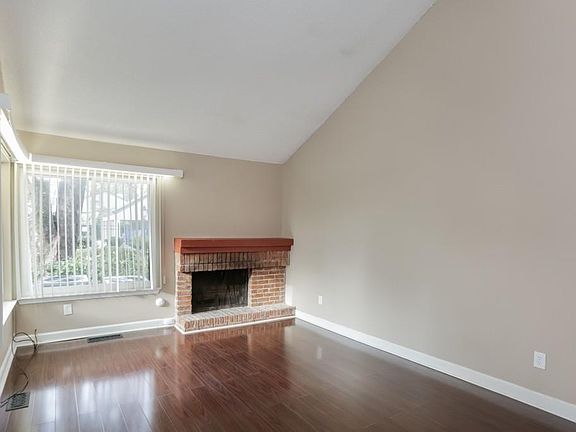 3rd image of 3087 Balearic Dr SE