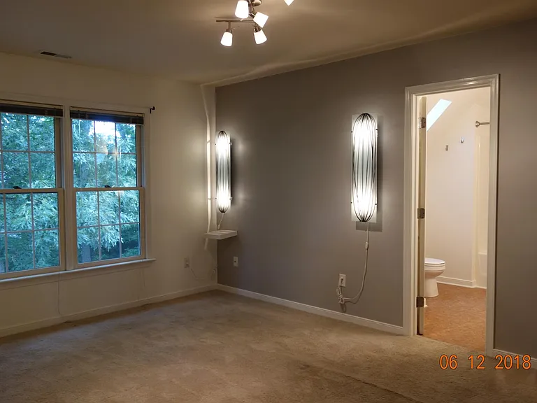 10937 Point Grey Rd — Photo 6