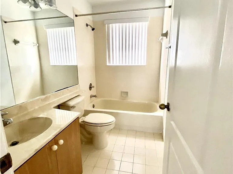 11135 NW 46th Dr — Photo 11