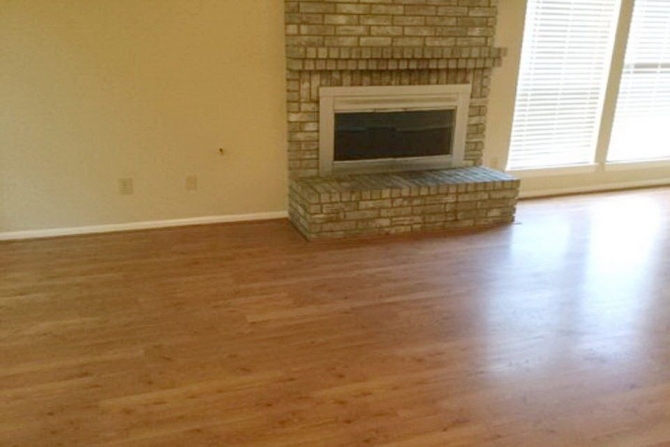 2nd image of 15826 Maple Manor Dr