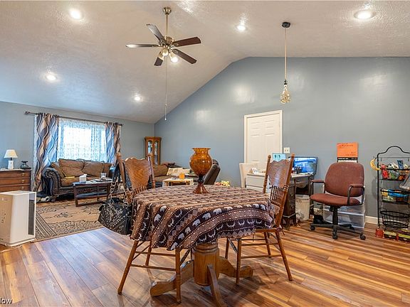 5th image of 243 Stevenson Ave