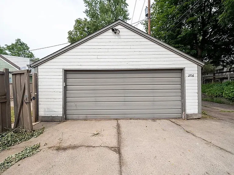 2716 Abbott Ave N — Photo 20