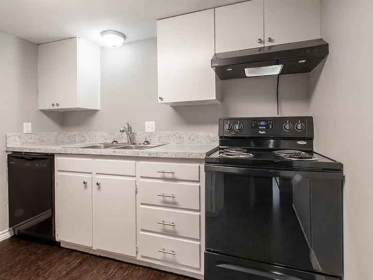 1126 N Bell Ave #BELLAIRE APARTMENTS — Photo 7