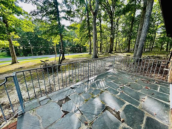 2nd image of 321 Rocky Knoll Ln
