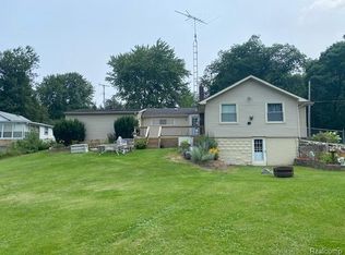 5996 Anglers Dr, Ortonville, MI 48462
