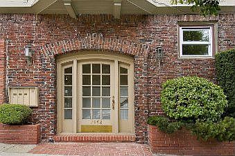 :: 2998 Jackson Street, #1