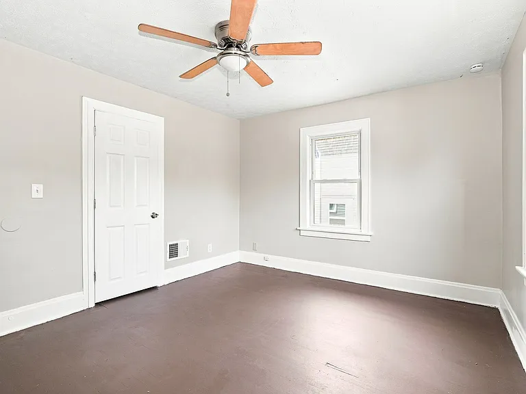 130 S Highland Ave — Photo 8
