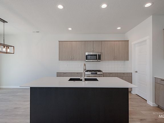 5th image of 4988 S Amorita Ave