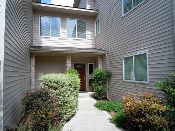 1st image of 2084 Lakeland Dr #B