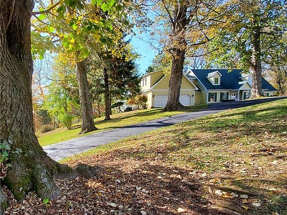 4th image of 1039 Michigan Rd